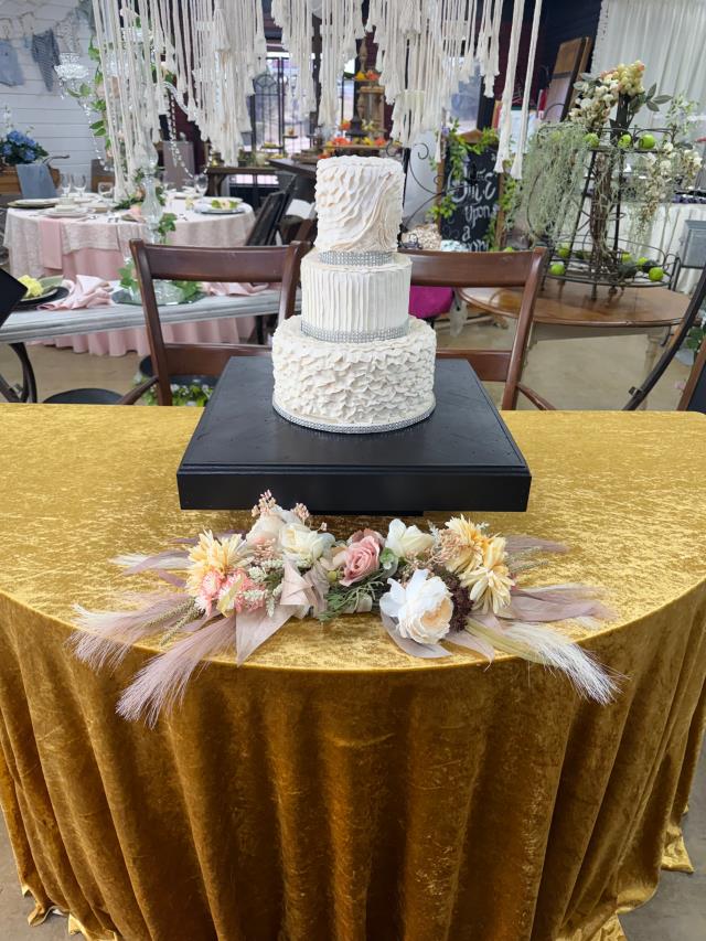 Where to rent CAKE, BLACK WOOD 18 SQ PEDESTAL in White Oak TX